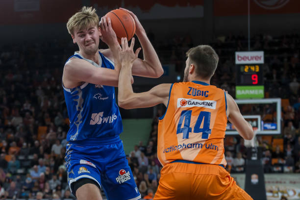 的严密包夹 的严密包夹