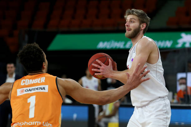 本场比赛中 本场比赛中