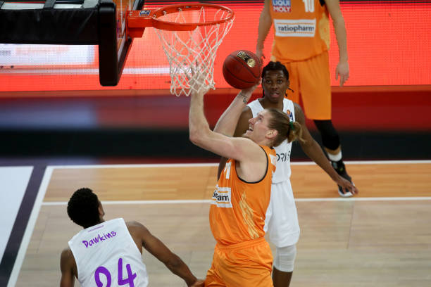 而是一套动 而是一套动