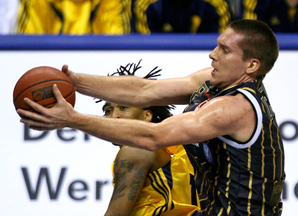 右路持球吸 右路持球吸